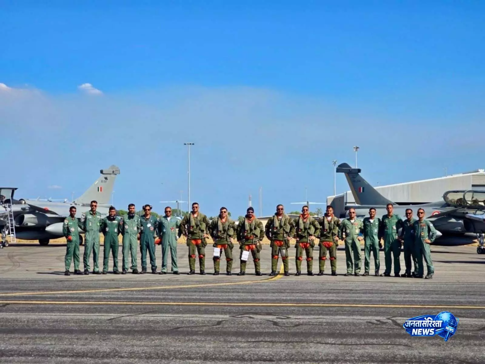 IAF सोमवार को ऑस्ट्रेलिया में राफेल, C-17 और IL-78 के साथ एक्सरसाइज पिच ब्लैक 2026 शुरू करने जा रही IAF सोमवार को ऑस्ट्रेलिया में राफेल, C-17 और IL-78 के साथ एक्सरसाइज पिच ब्लैक 2026 शुरू करने जा रही
