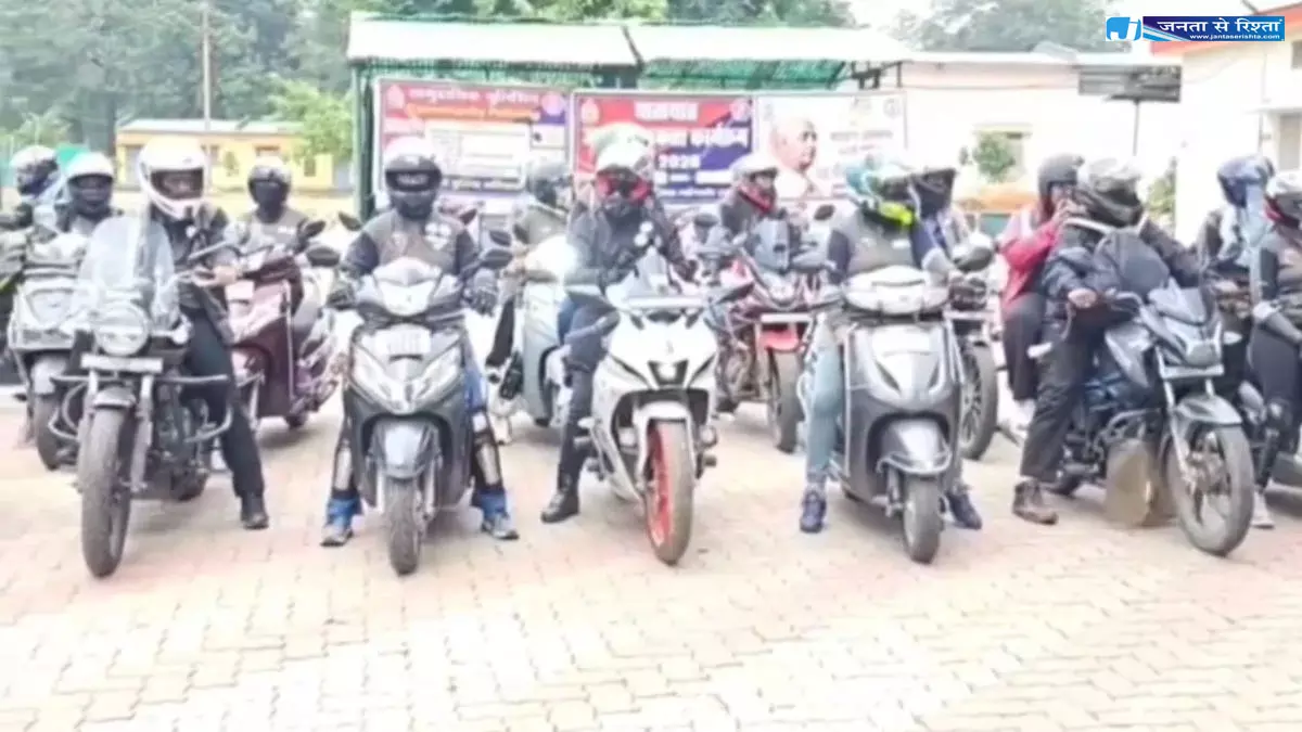भ्रमण करते महासमुंद पहुंची महिला बाइक राइडर्स भ्रमण करते महासमुंद पहुंची महिला बाइक राइडर्स