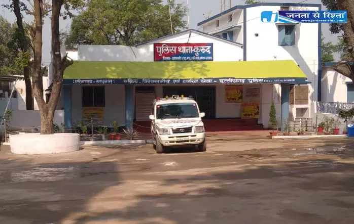 अभनपुर-कुरुद हाईवे में मंदरौद के पास लूटपाट अभनपुर-कुरुद हाईवे में मंदरौद के पास लूटपाट