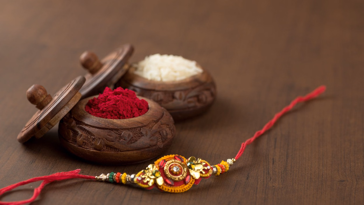 Raksha Bandhan 2026 जानें सही तारीख, शुभ मुहूर्त और भद्रा काल Raksha Bandhan 2026 जानें सही तारीख, शुभ मुहूर्त और भद्रा काल