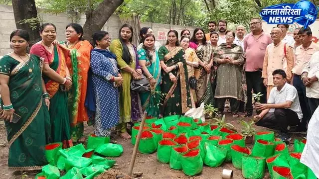 धनबाद में बनी विशाल औषधि वाटिका, आयुर्वेद को मिलेगा बढ़ावा धनबाद में बनी विशाल औषधि वाटिका, आयुर्वेद को मिलेगा बढ़ावा