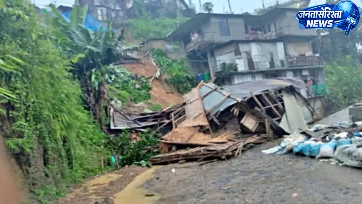 नागालैंड में भारी बारिश से तबाही, भीषण भूस्खलन में 3 लोगों की मौत नागालैंड में भारी बारिश से तबाही, भीषण भूस्खलन में 3 लोगों की मौत