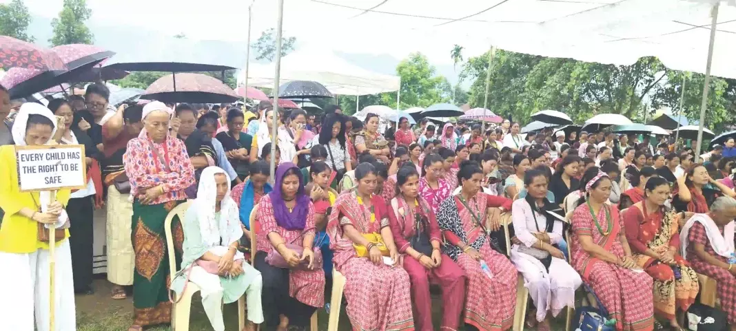 मेडज़िफेमा रैली में पीड़ित बच्चे के लिए न्याय की मांग की गई मेडज़िफेमा रैली में पीड़ित बच्चे के लिए न्याय की मांग की गई