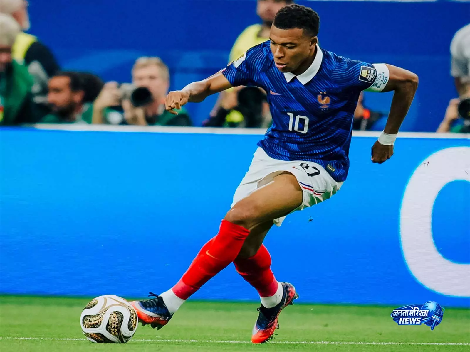 FIFA World Cup 2026: गोल्डन बूट की रेस के बीच एमबाप्पे ने मेसी को लेकर की बड़ी भविष्यवाणी FIFA World Cup 2026: गोल्डन बूट की रेस के बीच एमबाप्पे ने मेसी को लेकर की बड़ी भविष्यवाणी