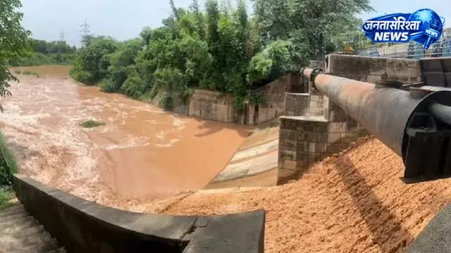 सुखना लेक का जलस्तर खतरे के करीब, फ्लड गेट खुल सकता है सुखना लेक का जलस्तर खतरे के करीब, फ्लड गेट खुल सकता है