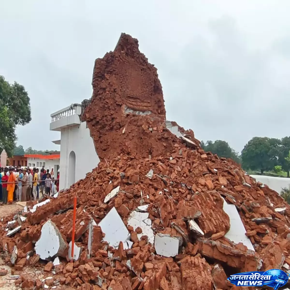 Heavy rain बनी आफत, बाबा बैजूनाथ मंदिर गिरने से ग्रामीणों में मायूसी Heavy rain बनी आफत, बाबा बैजूनाथ मंदिर गिरने से ग्रामीणों में मायूसी