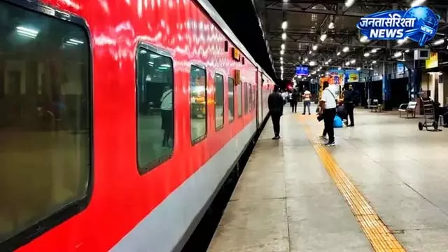 संपर्क क्रांति एक्सप्रेस बनी चोरी का शिकार, लाखों के गहने लेकर फरार हुईं संदिग्ध महिलाएं संपर्क क्रांति एक्सप्रेस बनी चोरी का शिकार, लाखों के गहने लेकर फरार हुईं संदिग्ध महिलाएं