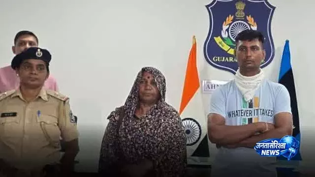 अहमदाबाद पटाखा फैक्ट्री ब्लास्ट: 9 लोगों की मौत, CCTV में कैद हुआ खौफनाक विस्फोट, 3 गिरफ्तार अहमदाबाद पटाखा फैक्ट्री ब्लास्ट: 9 लोगों की मौत, CCTV में कैद हुआ खौफनाक विस्फोट, 3 गिरफ्तार