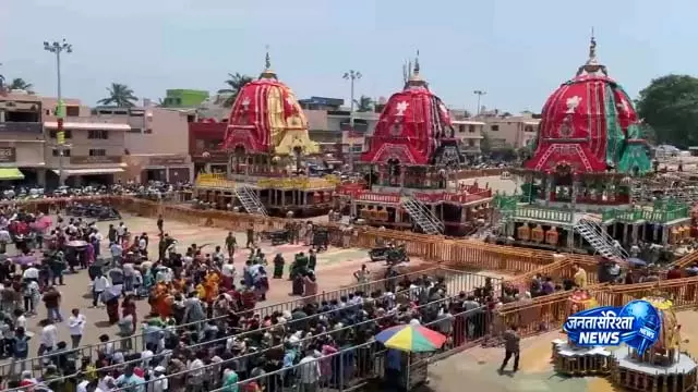 Odisha: रथ यात्रा के चौथे दिन पुरी के गुंडिचा मंदिर में भक्तों की भारी भीड़ उमड़ी Odisha: रथ यात्रा के चौथे दिन पुरी के गुंडिचा मंदिर में भक्तों की भारी भीड़ उमड़ी