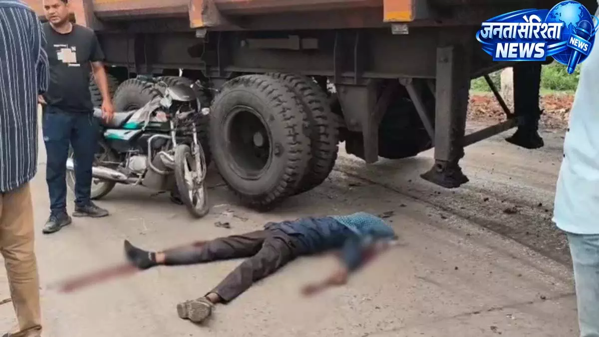 तेज रफ्तार ट्रेलर की चपेट में आने से बाइक सवार युवक की मौत