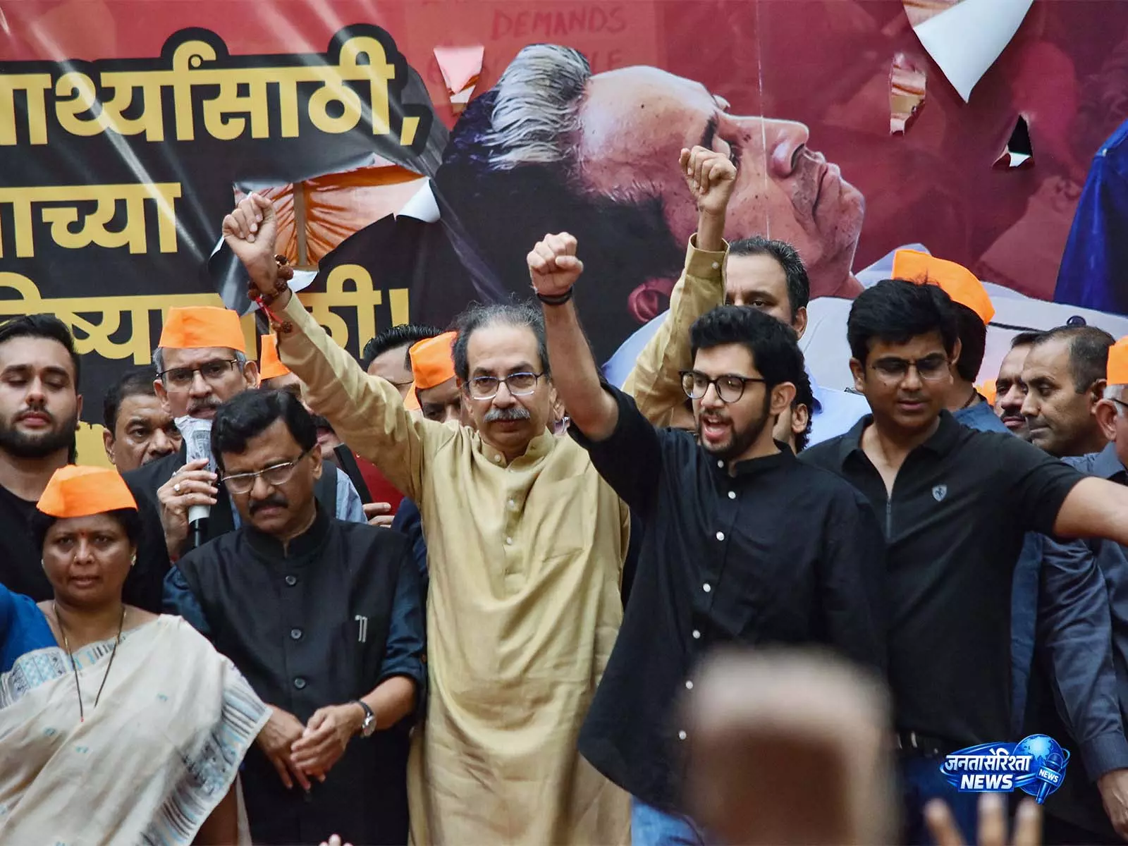 वांगचुक मामले पर उद्धव ठाकरे का BJP पर हमला वांगचुक मामले पर उद्धव ठाकरे का BJP पर हमला