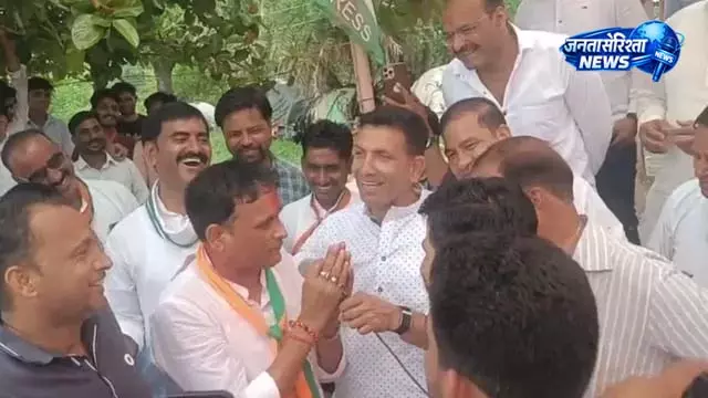 दतिया उपचुनाव में दिखी सियासी गर्माहट, जीतू पटवारी से मिले आशुतोष तिवारी दतिया उपचुनाव में दिखी सियासी गर्माहट, जीतू पटवारी से मिले आशुतोष तिवारी