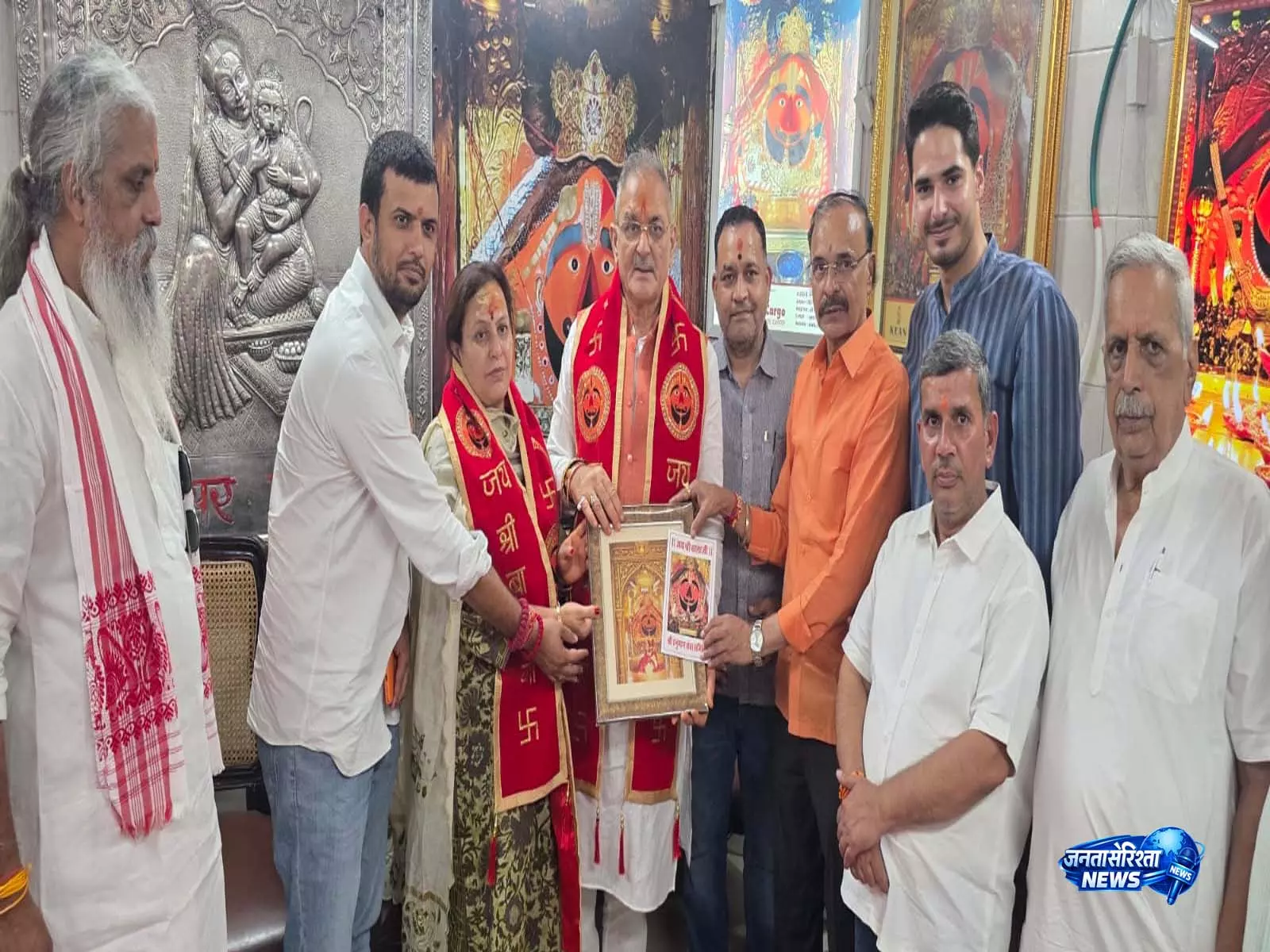 हिमाचल राज्यपाल ने सालासर बालाजी धाम में की पूजा-अर्चना हिमाचल राज्यपाल ने सालासर बालाजी धाम में की पूजा-अर्चना