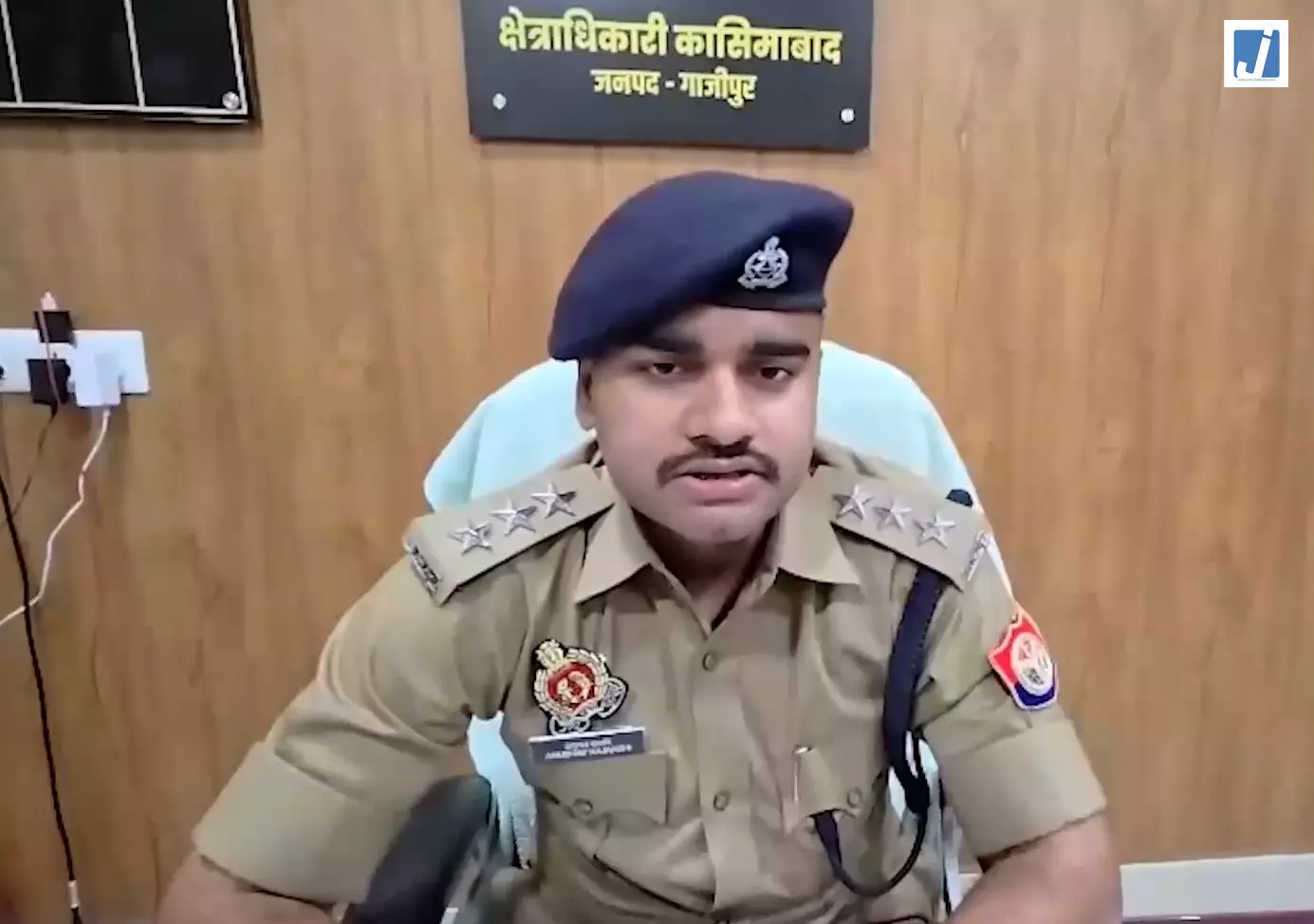 लावारिस ट्रक से मचा हड़कंप! 30 मवेशी मिले, 13 की मौत लावारिस ट्रक से मचा हड़कंप! 30 मवेशी मिले, 13 की मौत