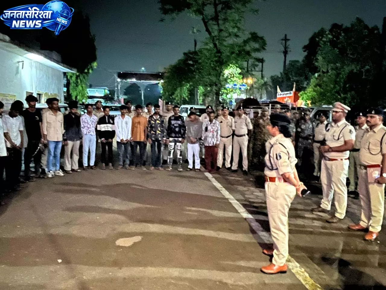 DCP दीपमाला कश्यप ने किया पैदल मार्च, 80 लोगों पर की कार्रवाई DCP दीपमाला कश्यप ने किया पैदल मार्च, 80 लोगों पर की कार्रवाई