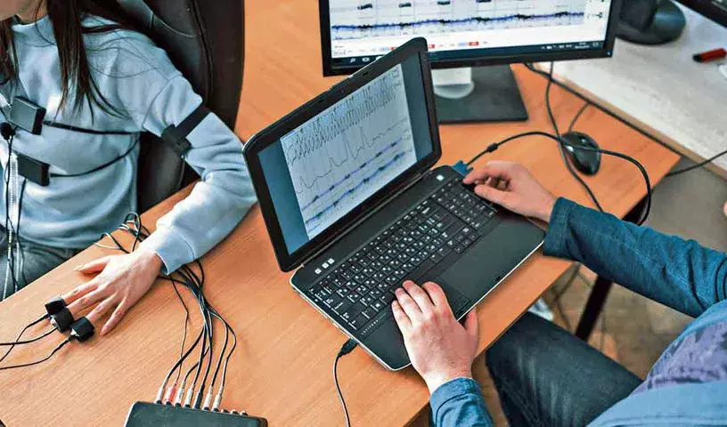 पॉलीग्राफ़ की पहेली: क्या लाई डिटेक्टर सच में झूठ का पता लगा सकते हैं? पॉलीग्राफ़ की पहेली: क्या लाई डिटेक्टर सच में झूठ का पता लगा सकते हैं?