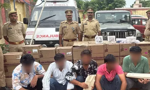 एंबुलेंस से 80 पेटी अंग्रेजी शराब जब्त, पीछे-पीछे दौड़ रही थी थार, शक होने पर पुलिस ने पकड़ा एंबुलेंस से 80 पेटी अंग्रेजी शराब जब्त, पीछे-पीछे दौड़ रही थी थार, शक होने पर पुलिस ने पकड़ा