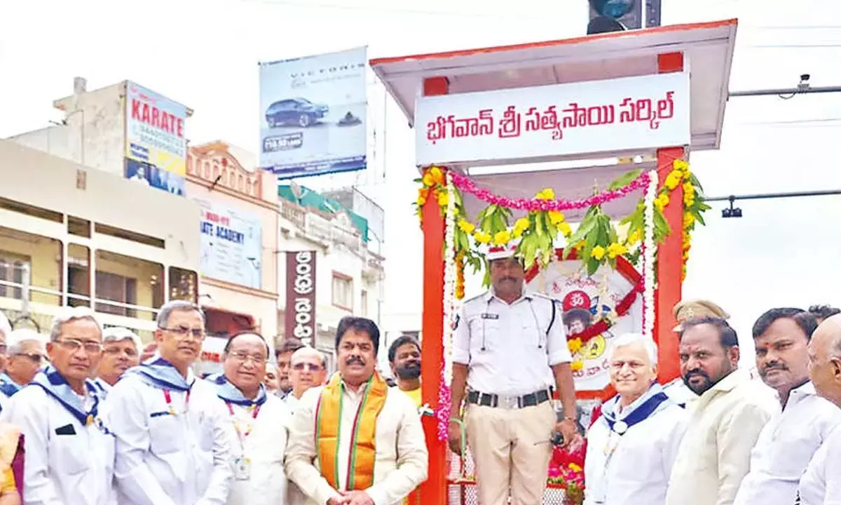 Andhra: श्री सत्य साईं पुलिस बूथ का उद्घाटन किया गया Andhra: श्री सत्य साईं पुलिस बूथ का उद्घाटन किया गया