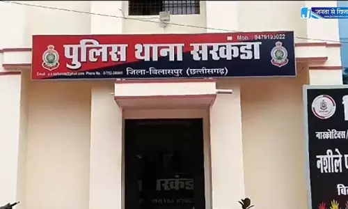 SDM और तहसीलदार दफ्तर के तीन बाबू गिरफ्तार SDM और तहसीलदार दफ्तर के तीन बाबू गिरफ्तार