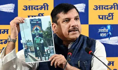 पेपर लीक और वांगचुक मुद्दे पर AAP का नोटिस पेपर लीक और वांगचुक मुद्दे पर AAP का नोटिस