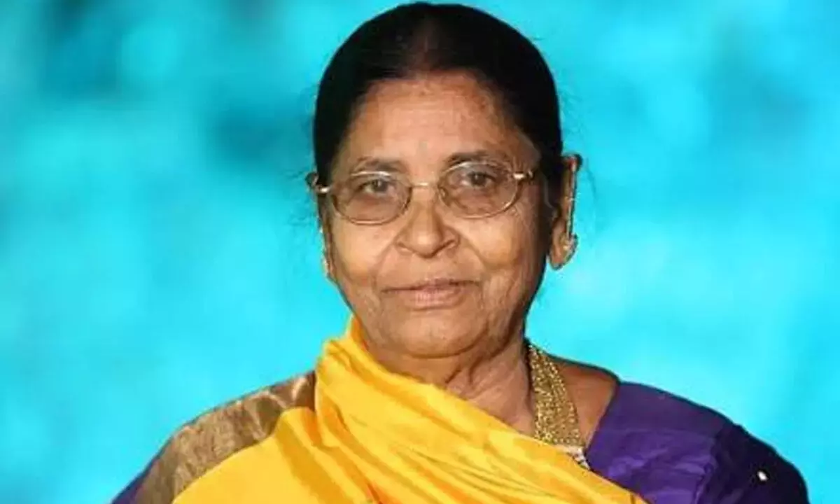 Telangana: ईश्वरम्मा ने शिव चरण रेड्डी के खिलाफ कार्रवाई की मांग की Telangana: ईश्वरम्मा ने शिव चरण रेड्डी के खिलाफ कार्रवाई की मांग की