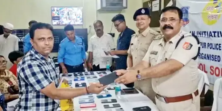 West Burdwan: फिरे पावा अभियान से मोबाइल मालिकों के चेहरे खिले West Burdwan: फिरे पावा अभियान से मोबाइल मालिकों के चेहरे खिले