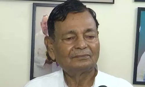 संसद सत्र के दौरान लंबे समय तक भूख हड़ताल करना सही तरीका नहीं, चर्चा से निकले समाधान: दिलेश्वर कामैत संसद सत्र के दौरान लंबे समय तक भूख हड़ताल करना सही तरीका नहीं, चर्चा से निकले समाधान: दिलेश्वर कामैत