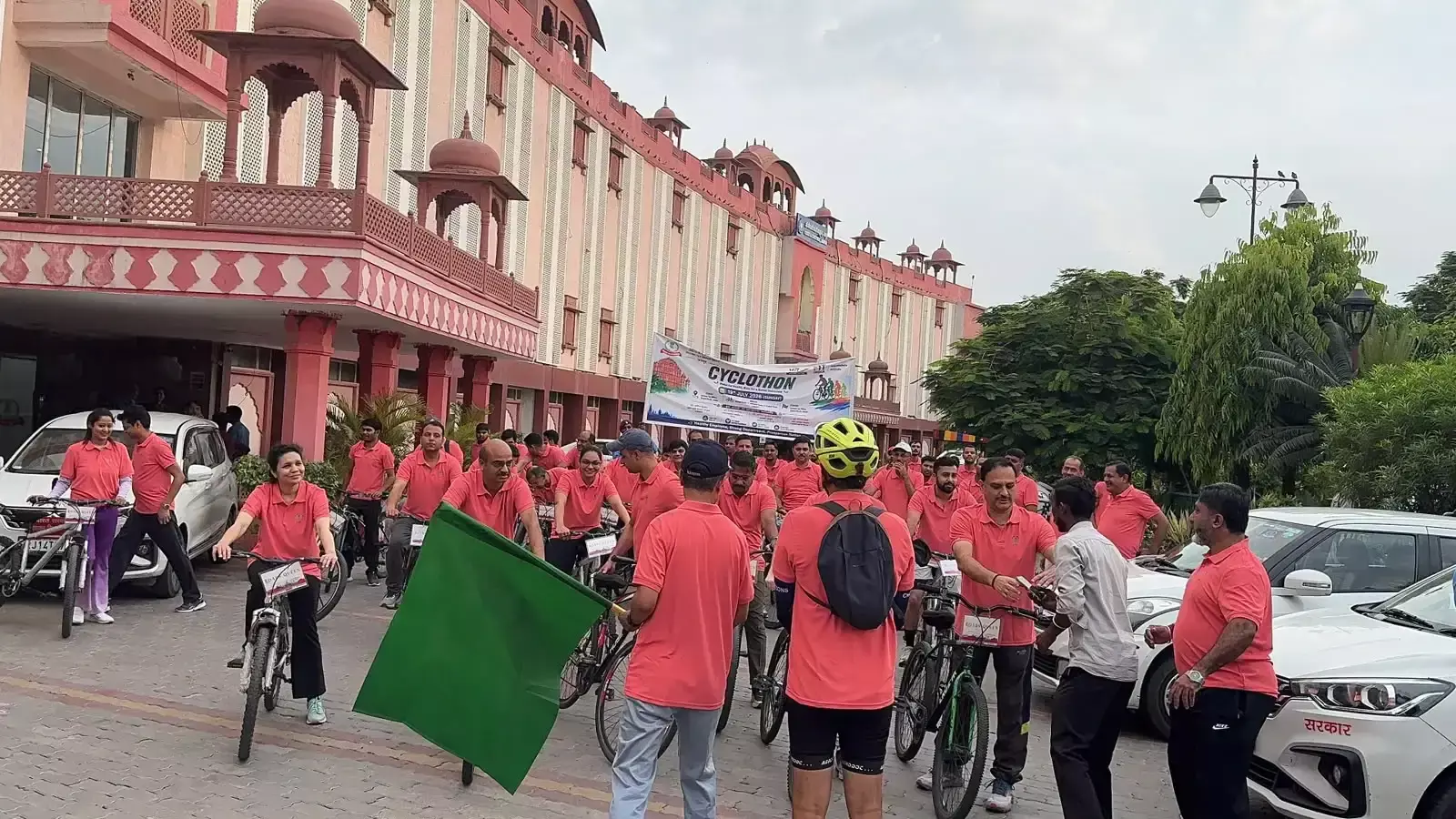 Jaipur: स्वास्थ्य जागरूकता को लेकर अधिकारियों ने चलाई साइकिल Jaipur: स्वास्थ्य जागरूकता को लेकर अधिकारियों ने चलाई साइकिल