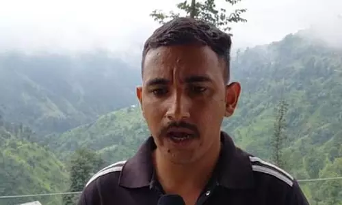 डिजिटल इंडिया के दौर में भी नेटवर्क से दूर जम्मू-कश्मीर का घुट्टू गांव, ग्रामीण बोले- शिक्षा और स्वास्थ्य पर पड़ रहा असर डिजिटल इंडिया के दौर में भी नेटवर्क से दूर जम्मू-कश्मीर का घुट्टू गांव, ग्रामीण बोले- शिक्षा और स्वास्थ्य पर पड़ रहा असर