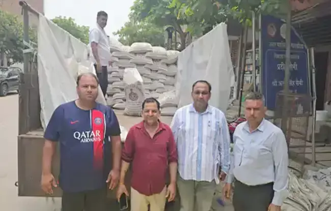 Sonipat: सरकारी राशन की कालाबाजारी का शक, आटा चक्की से गेहूं जब्त Sonipat: सरकारी राशन की कालाबाजारी का शक, आटा चक्की से गेहूं जब्त
