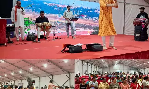 Kathua: भक्ति संगीत से गूंजा यात्री सुविधा केंद्र, श्रद्धालुओं ने लिया आनंद Kathua: भक्ति संगीत से गूंजा यात्री सुविधा केंद्र, श्रद्धालुओं ने लिया आनंद