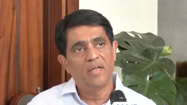 YSRCP का बड़ा हमला: आंध्र की वित्तीय नीति फेल, 2 साल में ₹3.4 लाख करोड़ कर्ज YSRCP का बड़ा हमला: आंध्र की वित्तीय नीति फेल, 2 साल में ₹3.4 लाख करोड़ कर्ज