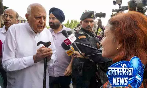 उमर Kashmir लौटे, दिल्ली में फारूक करेंगे विरोध उमर Kashmir लौटे, दिल्ली में फारूक करेंगे विरोध
