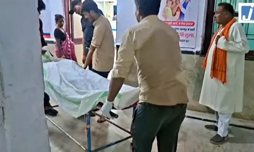 आखिरी सेल्फी...तेज रफ्तार ट्रक की चपेट में आने से 6 दोस्तों की मौत, पिकनिक मनाकर लौट रहे थे आखिरी सेल्फी...तेज रफ्तार ट्रक की चपेट में आने से 6 दोस्तों की मौत, पिकनिक मनाकर लौट रहे थे