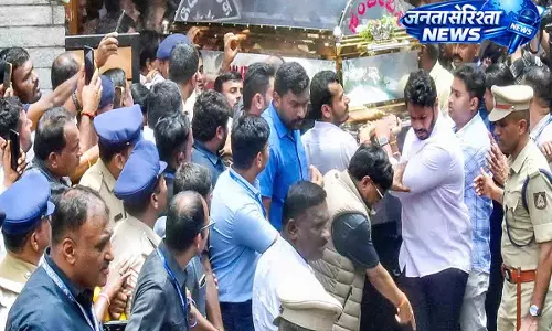 दादी के अंतिम संस्कार में प्रज्वल: वर्चुअली होंगे शामिल, नहीं मांगी पैरोल दादी के अंतिम संस्कार में प्रज्वल: वर्चुअली होंगे शामिल, नहीं मांगी पैरोल