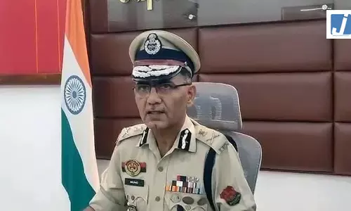 ऑफिस में मिला DGP का शव, मचा हड़कंप ऑफिस में मिला DGP का शव, मचा हड़कंप