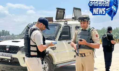 सांबा में पुलिस ने सुरक्षा व्यवस्था कड़ी की सांबा में पुलिस ने सुरक्षा व्यवस्था कड़ी की