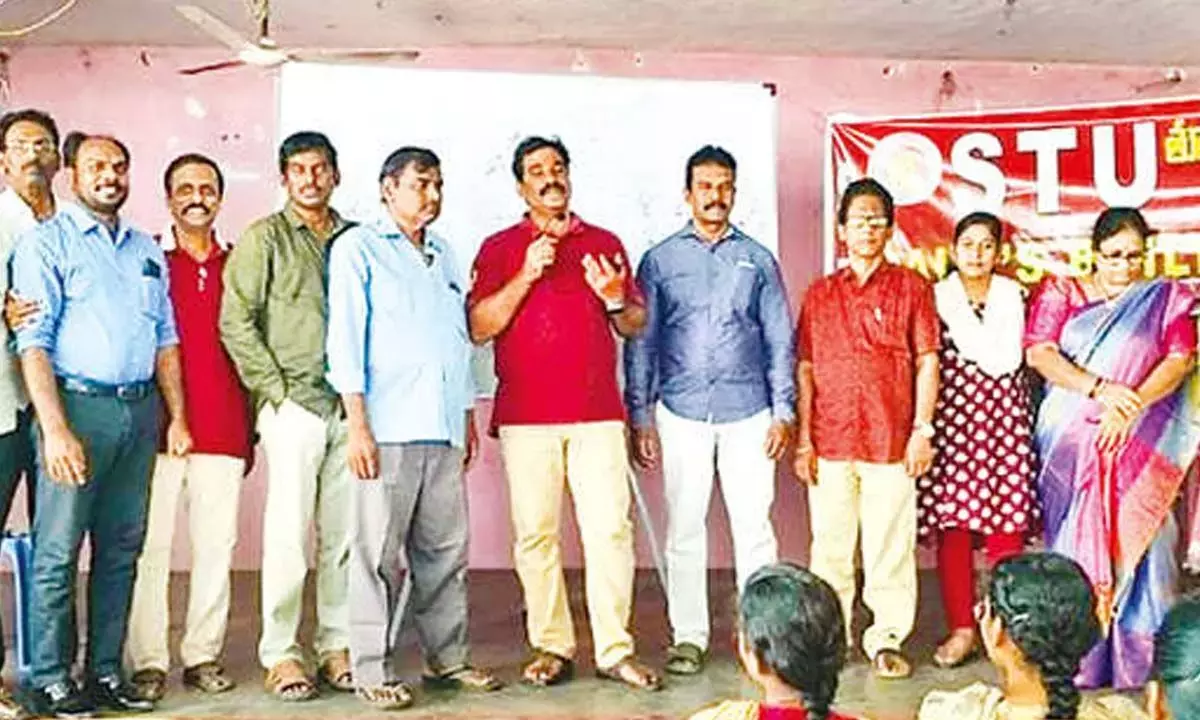 Andhra: शिक्षकों के लिए टीईटी जागरूकता बैठक आयोजित की गई Andhra: शिक्षकों के लिए टीईटी जागरूकता बैठक आयोजित की गई