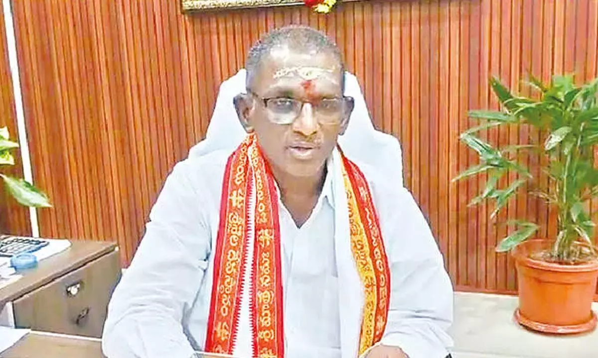 Andhra: श्रीशैलम ट्रस्ट बोर्ड बुनियादी ढांचे को बढ़ावा देने के लिए मेगा ड्राइव की योजना बना रहा है Andhra: श्रीशैलम ट्रस्ट बोर्ड बुनियादी ढांचे को बढ़ावा देने के लिए मेगा ड्राइव की योजना बना रहा है