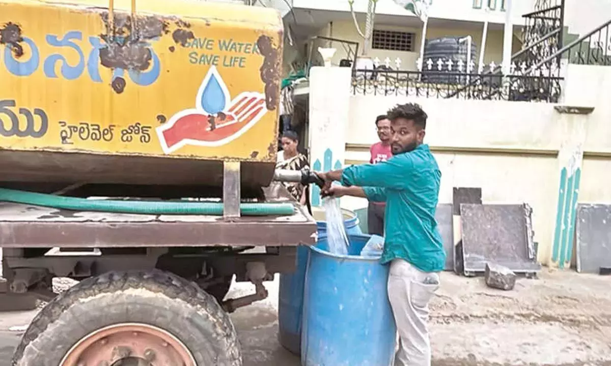 Telangana: अल नीनो के कारण करीमनगर जिले में पेयजल संकट उत्पन्न हो गया है Telangana: अल नीनो के कारण करीमनगर जिले में पेयजल संकट उत्पन्न हो गया है