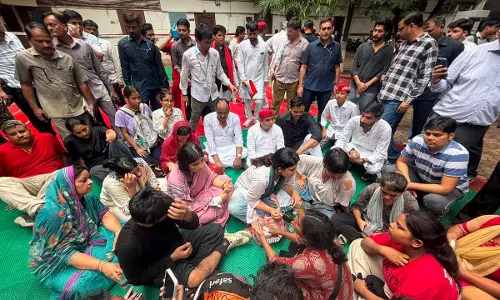 NEET प्रदर्शन पर लाठीचार्ज के बाद सपा का संसद से जंतर-मंतर मार्च NEET प्रदर्शन पर लाठीचार्ज के बाद सपा का संसद से जंतर-मंतर मार्च