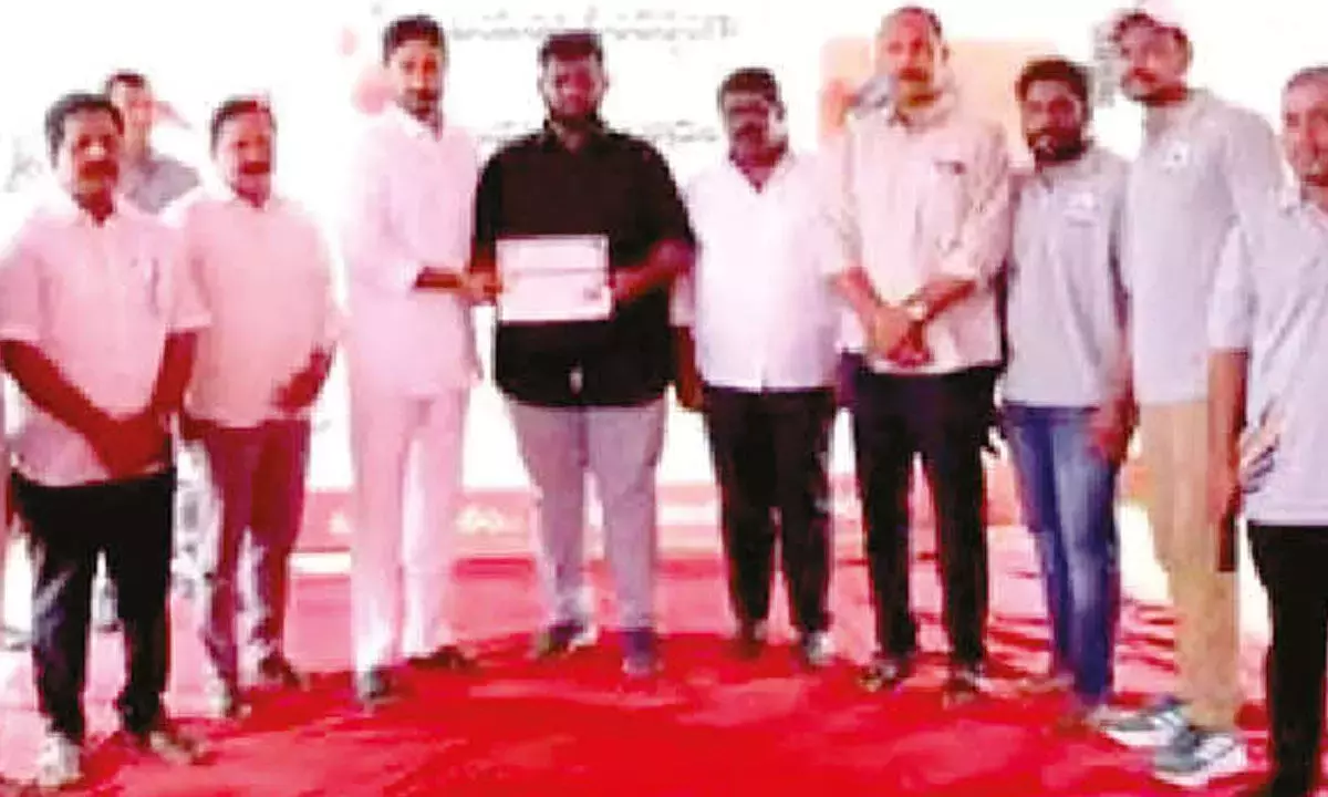 Telangana: जयवीर ने जनता से थैलेसीमिया से पीड़ित बच्चों का समर्थन करने का आग्रह किया Telangana: जयवीर ने जनता से थैलेसीमिया से पीड़ित बच्चों का समर्थन करने का आग्रह किया