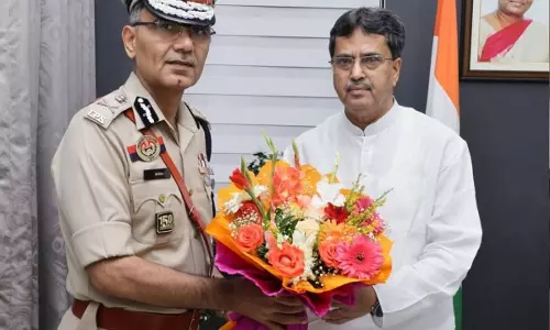 Tripura पुलिस के मुखिया की संदिग्ध मौत, हेडक्वार्टर में मिला DGP का शव Tripura पुलिस के मुखिया की संदिग्ध मौत, हेडक्वार्टर में मिला DGP का शव