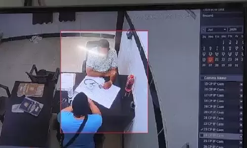बारागडा CHC में मरीज़ के रिश्तेदार ने लकड़ी के स्टूल से डॉक्टर पर किया हमला बारागडा CHC में मरीज़ के रिश्तेदार ने लकड़ी के स्टूल से डॉक्टर पर किया हमला