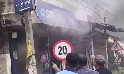 झारसुगुडा में बेलपहाड़ रेलवे गेट के पास SBI ATM में आग लगी झारसुगुडा में बेलपहाड़ रेलवे गेट के पास SBI ATM में आग लगी