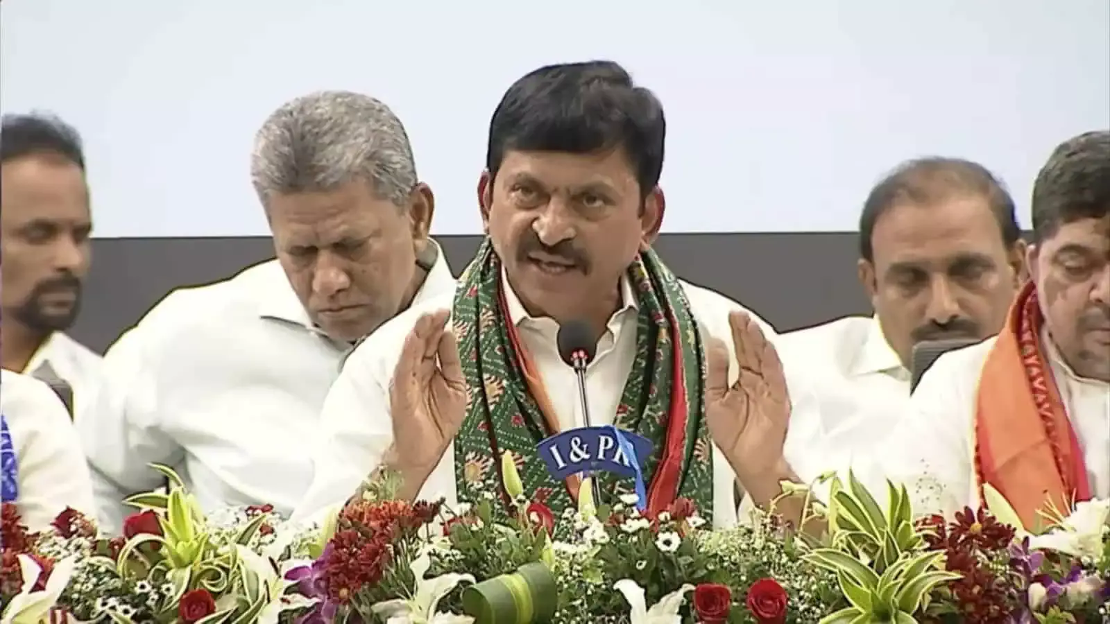 Hyderabad में इंदिराम्मा घरों के लिए आवेदन 21 जुलाई से शुरू, जानें पूरी प्रक्रिया Hyderabad में इंदिराम्मा घरों के लिए आवेदन 21 जुलाई से शुरू, जानें पूरी प्रक्रिया