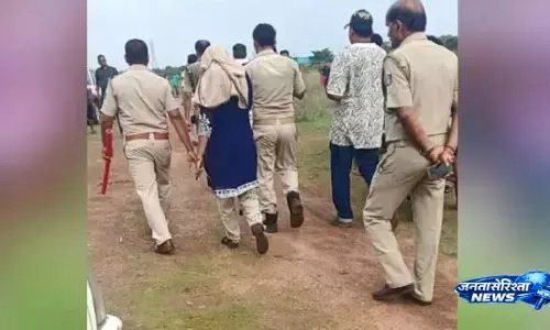 Khordha: दुष्कर्म के प्रयास से जान बचाकर जंगल में भागी महिला, रेस्क्यू टीम ने बचाया Khordha: दुष्कर्म के प्रयास से जान बचाकर जंगल में भागी महिला, रेस्क्यू टीम ने बचाया