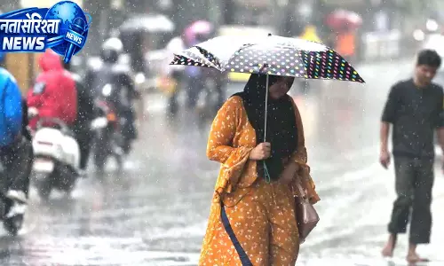 लोगों से नदी-नालों और भूस्खलन संभावित क्षेत्रों से दूर रहने की अपील लोगों से नदी-नालों और भूस्खलन संभावित क्षेत्रों से दूर रहने की अपील