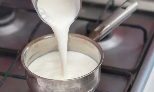 Creamy milk का आसान राज, बिना किसी चीज के अपनाएं ये घरेलू ट्रिक Creamy milk का आसान राज, बिना किसी चीज के अपनाएं ये घरेलू ट्रिक