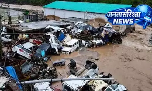 बाढ़ के खतरे पर अलर्ट मोड में सरकार, उमर अब्दुल्ला ने संभाला मोर्चा बाढ़ के खतरे पर अलर्ट मोड में सरकार, उमर अब्दुल्ला ने संभाला मोर्चा